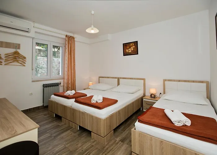 Гостьовий будинок Aurora 3*