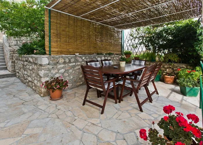 Guesthouse Aurora 3*