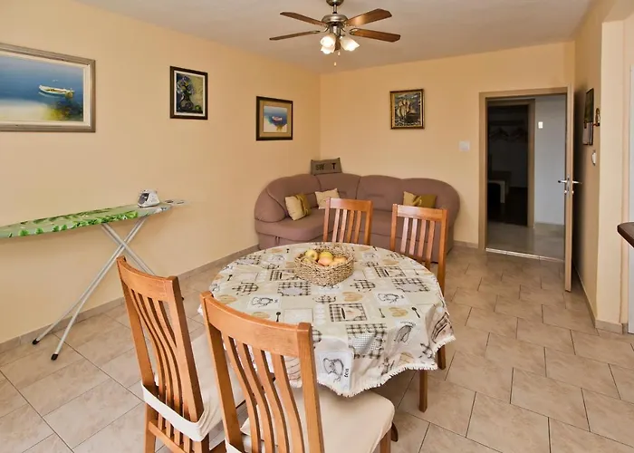 Guest house Guesthouse Aurora 3*