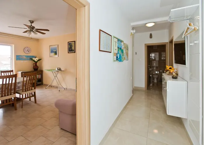 Guesthouse Aurora 3*